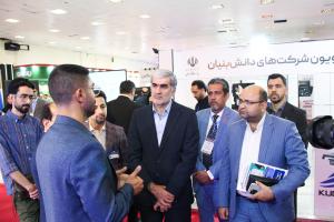 بازدید رییس صندوق نوآوری و شکوفایی از پاویون شرکت‌های دانش‌بنیان در نمایشگاه تراکنش ایران
