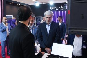 بازدید رییس صندوق نوآوری و شکوفایی از پاویون شرکت‌های دانش‌بنیان در نمایشگاه تراکنش ایران