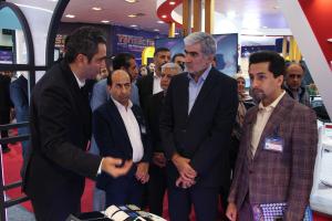 بازدید رییس صندوق نوآوری و شکوفایی از پاویون شرکت‌های دانش‌بنیان در نمایشگاه تراکنش ایران